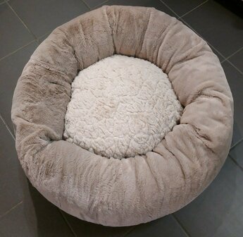 EH GIA CAKE BED TAUPE/PANNA CURL 80CM