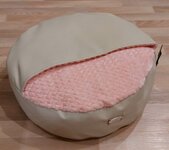 MELLOW WHITE/BEIGE KUSSEN MET FLAP ROND M1